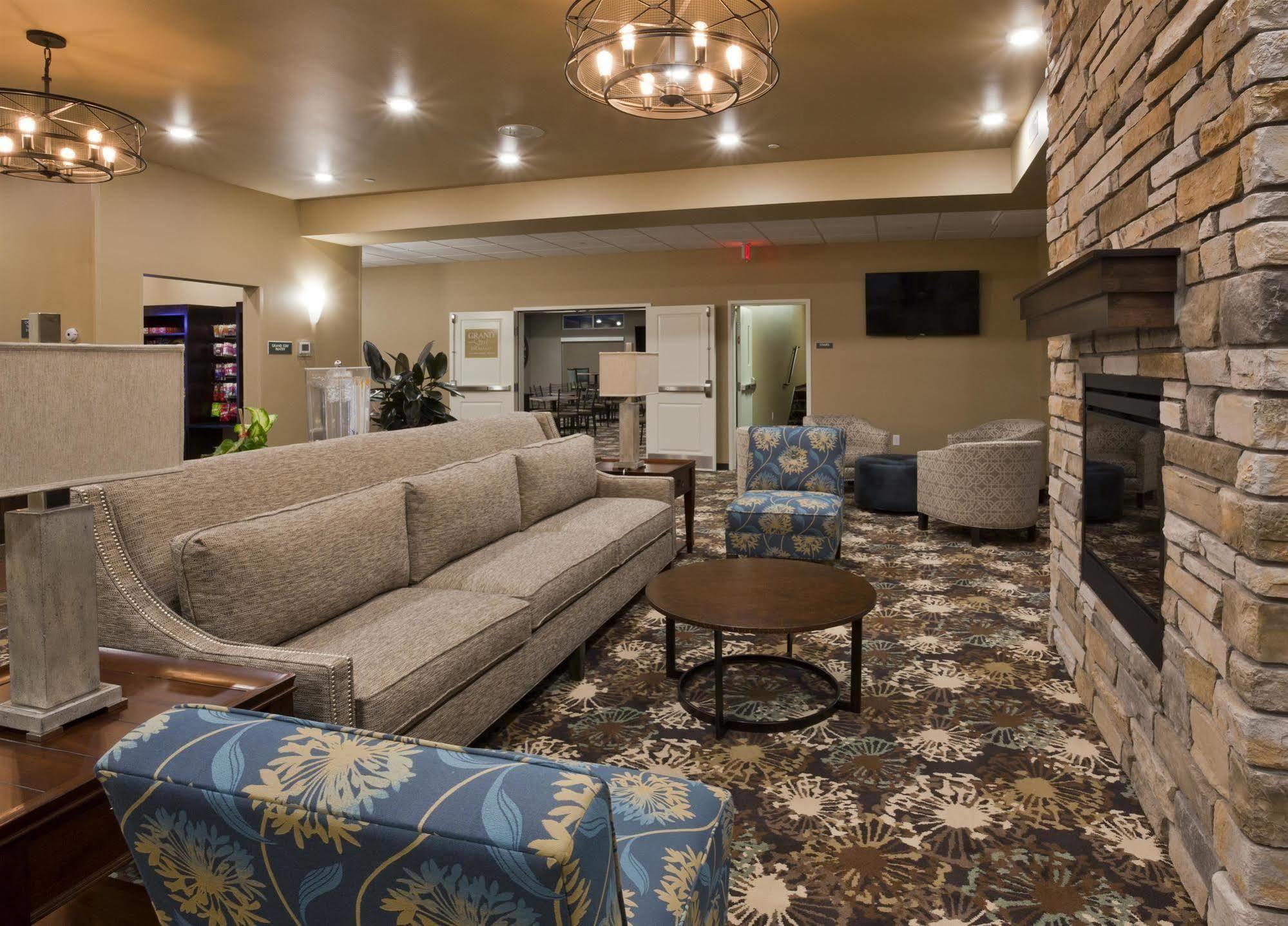 Grandstay Hotel & Suites Valley City Esterno foto
