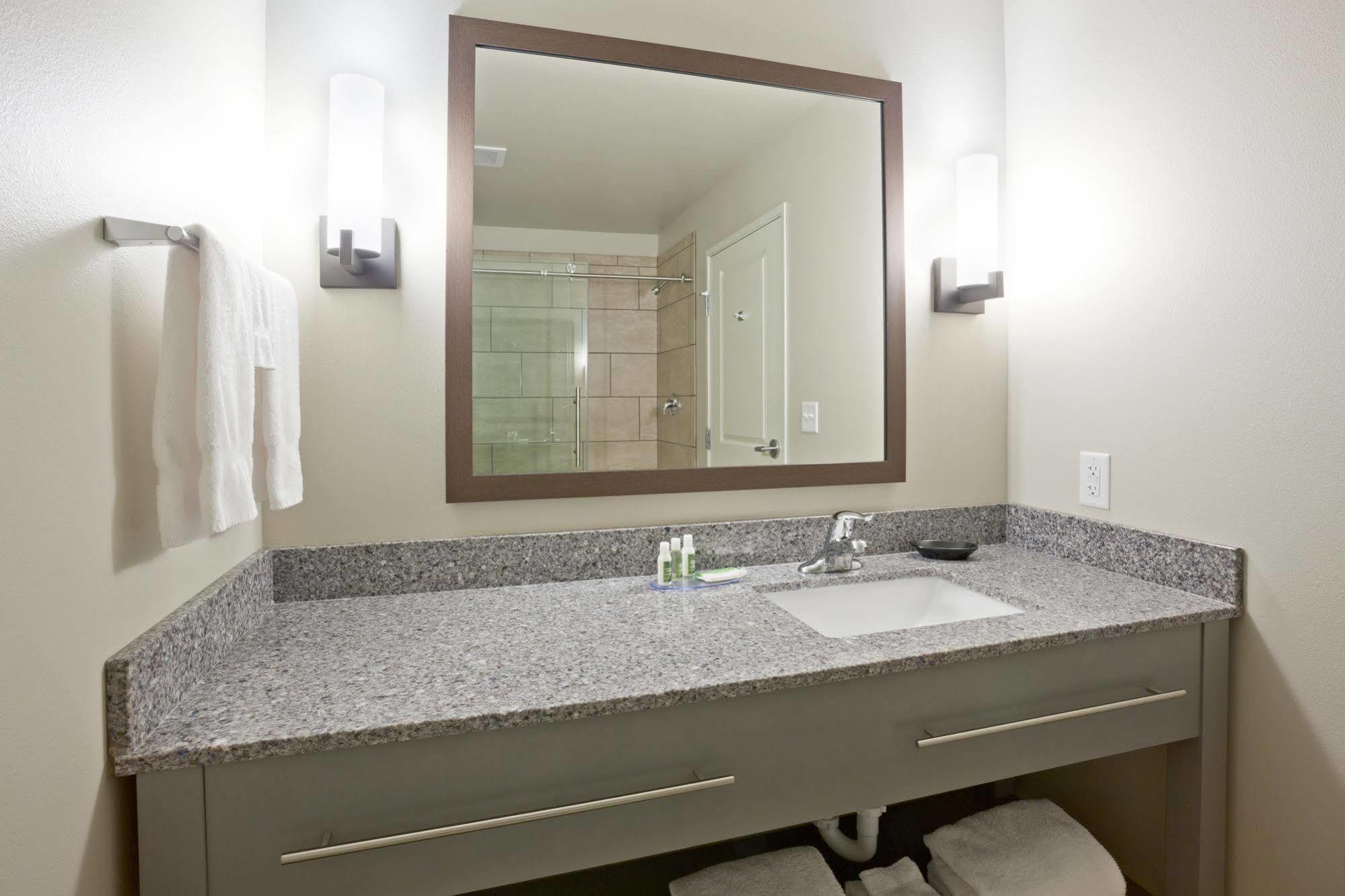 Grandstay Hotel & Suites Valley City Esterno foto