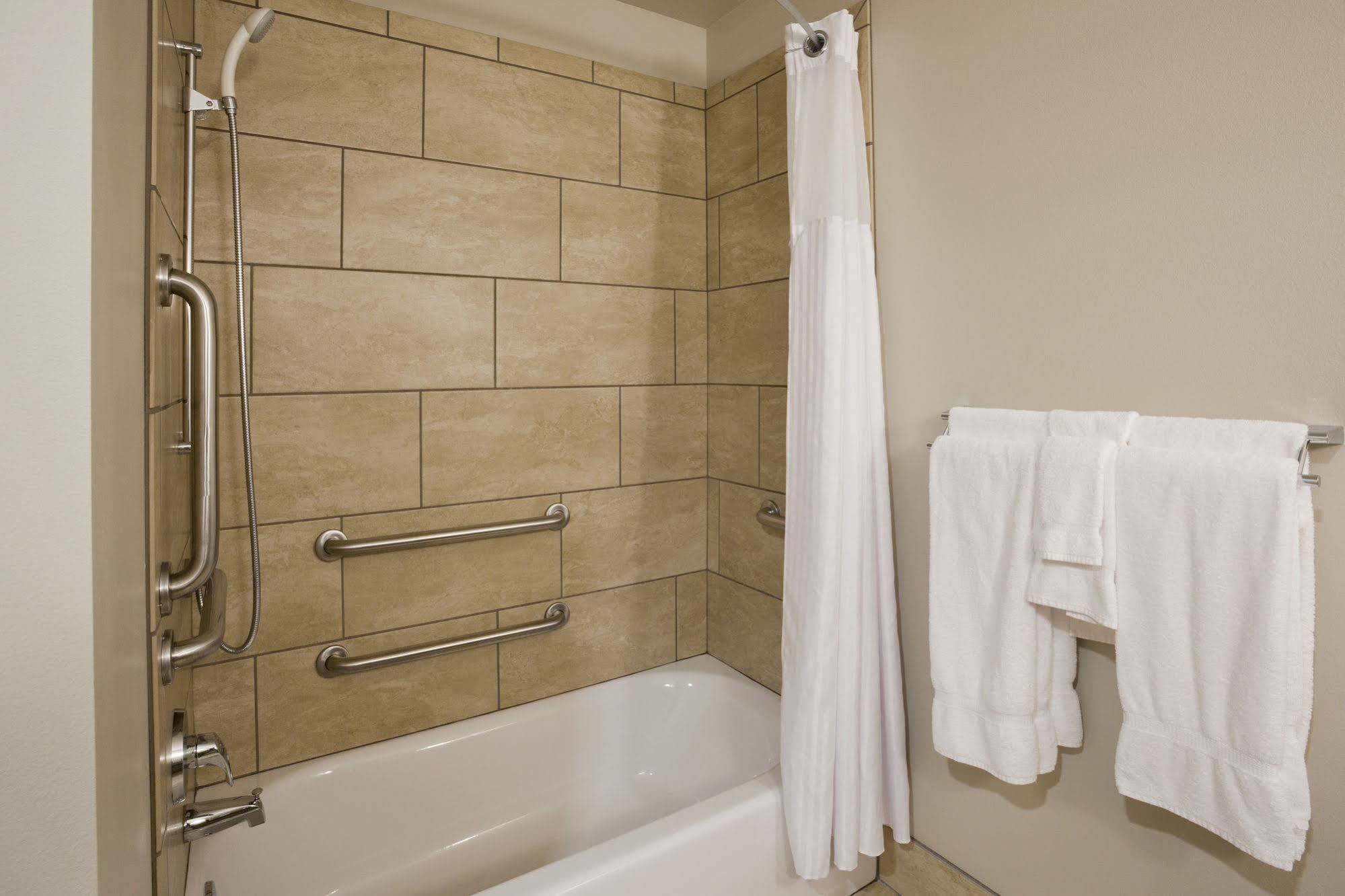 Grandstay Hotel & Suites Valley City Esterno foto