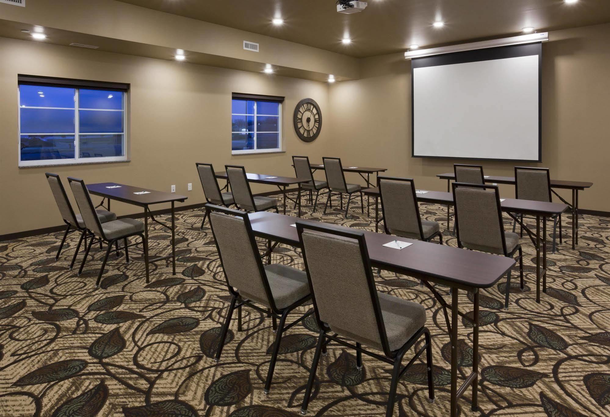 Grandstay Hotel & Suites Valley City Esterno foto