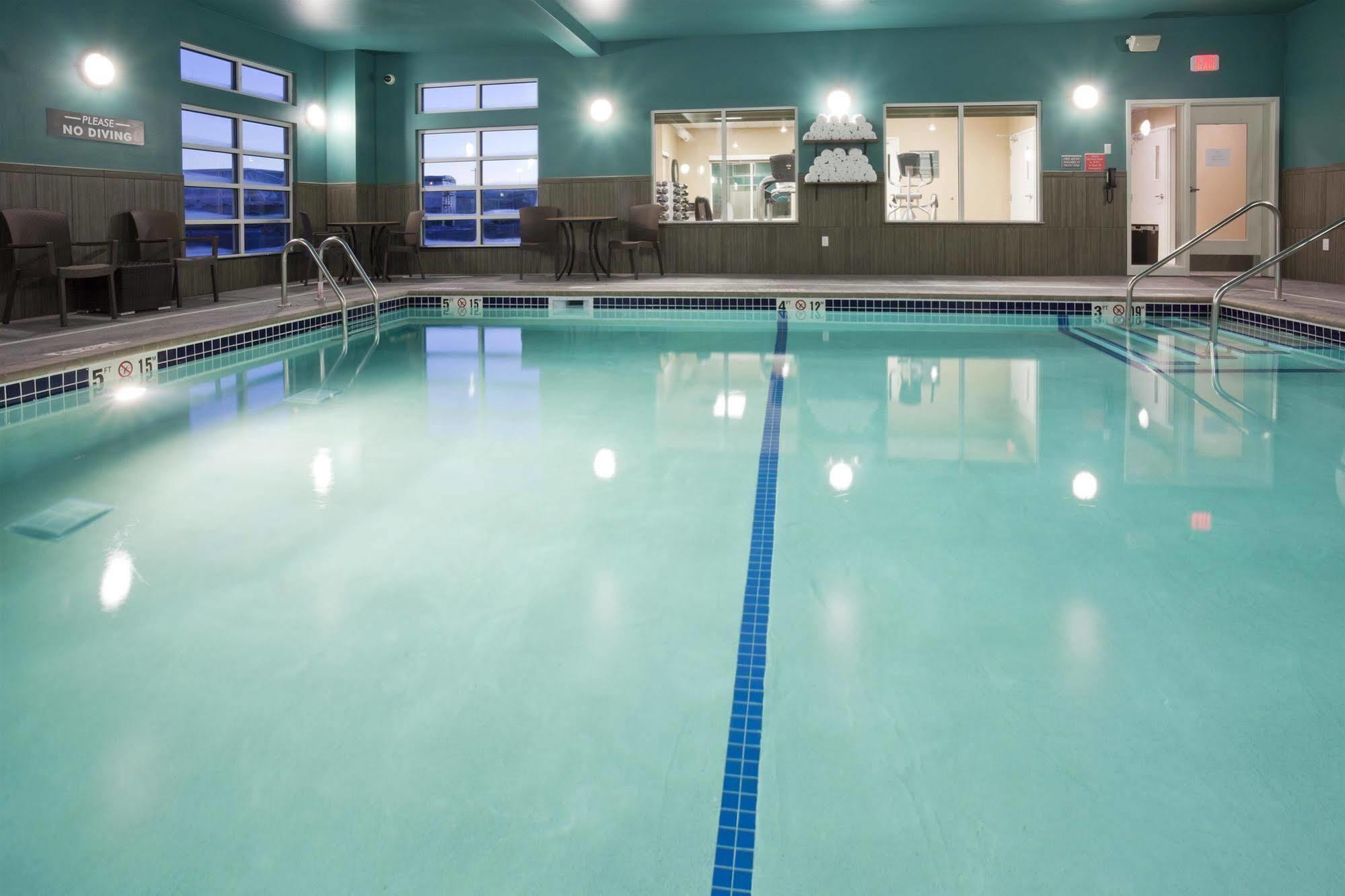 Grandstay Hotel & Suites Valley City Esterno foto