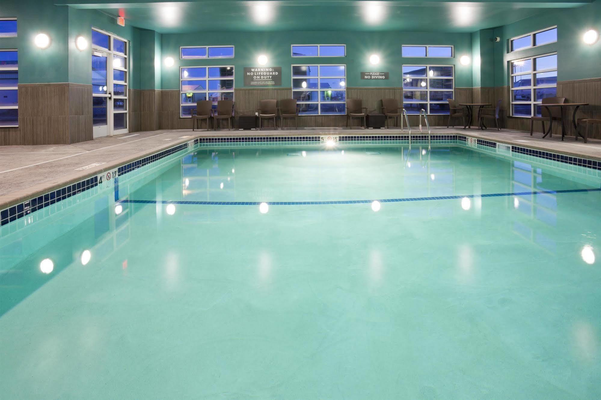 Grandstay Hotel & Suites Valley City Esterno foto