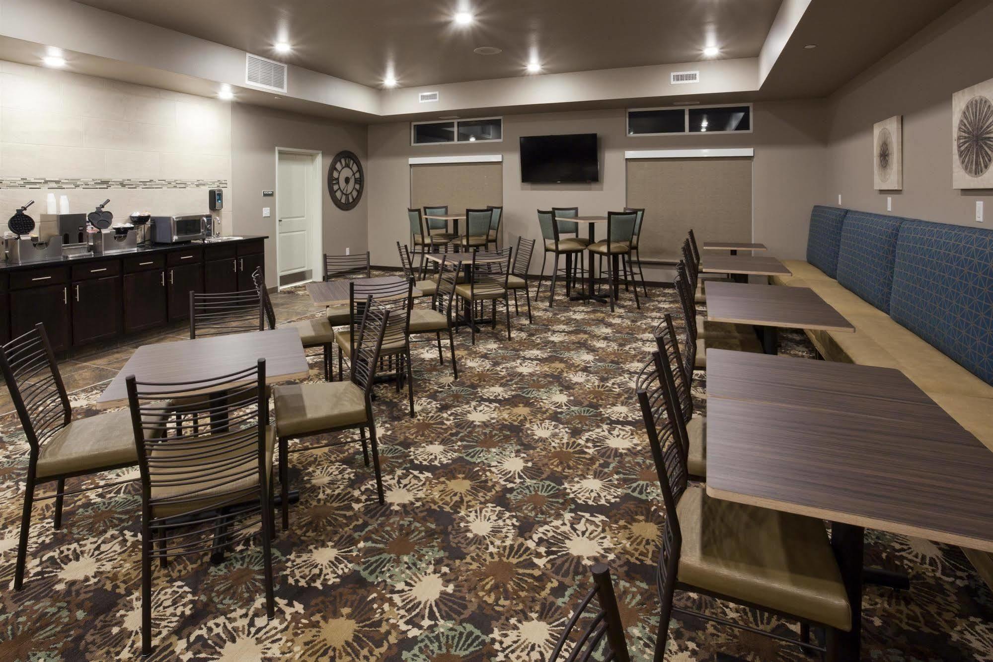 Grandstay Hotel & Suites Valley City Esterno foto