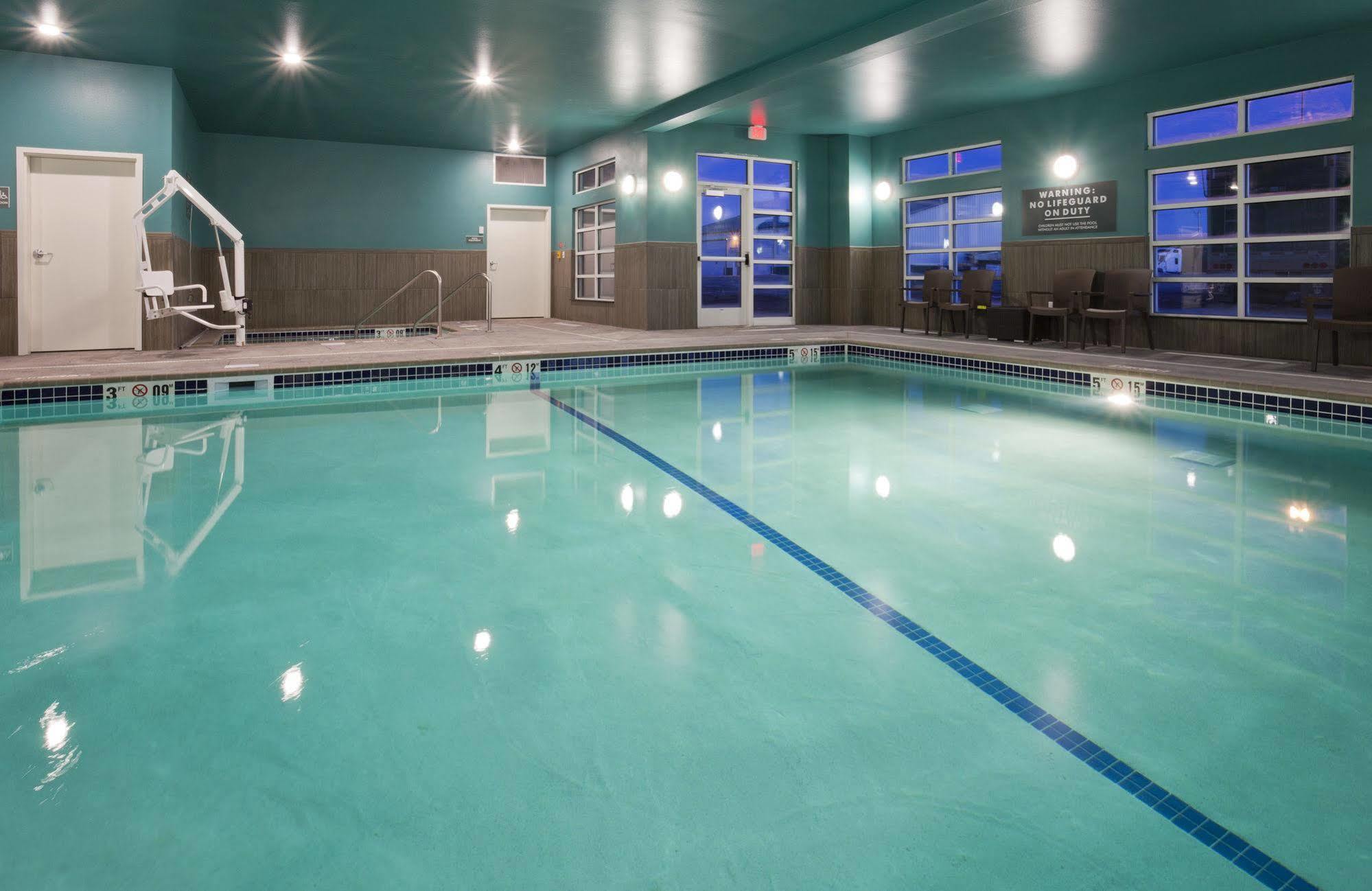 Grandstay Hotel & Suites Valley City Esterno foto